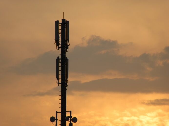 Brisanet, iez! e Unifique querem 6 GHz para rede móvel e leilão regional