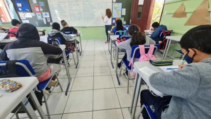 GAPE perto de anunciar vencedores do leilão para 5 mil escolas